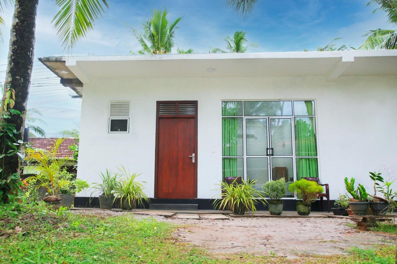 Sandy Palms Guesthouse Hikkaduwa Buitenkant foto