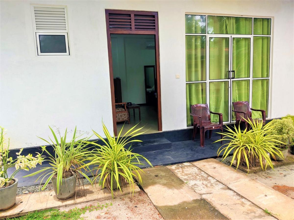 Sandy Palms Guesthouse Hikkaduwa Buitenkant foto