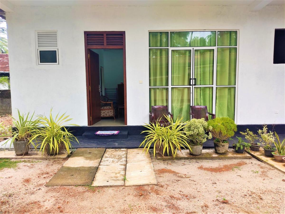 Sandy Palms Guesthouse Hikkaduwa Buitenkant foto