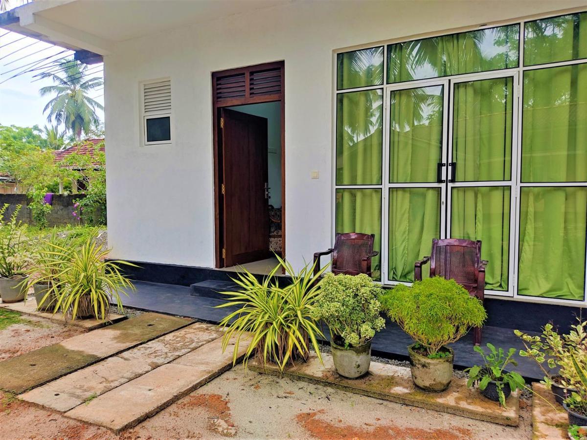Sandy Palms Guesthouse Hikkaduwa Buitenkant foto