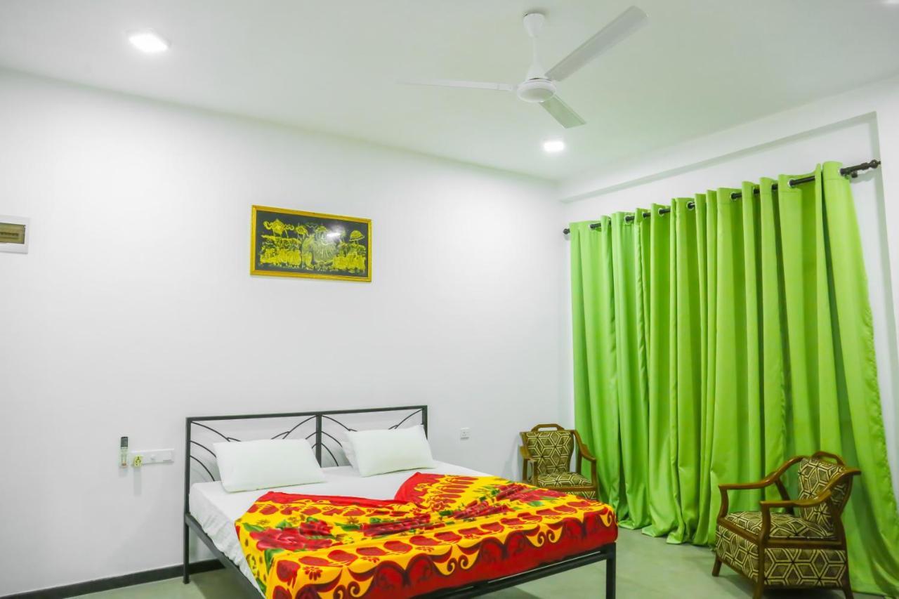 Sandy Palms Guesthouse Hikkaduwa Buitenkant foto