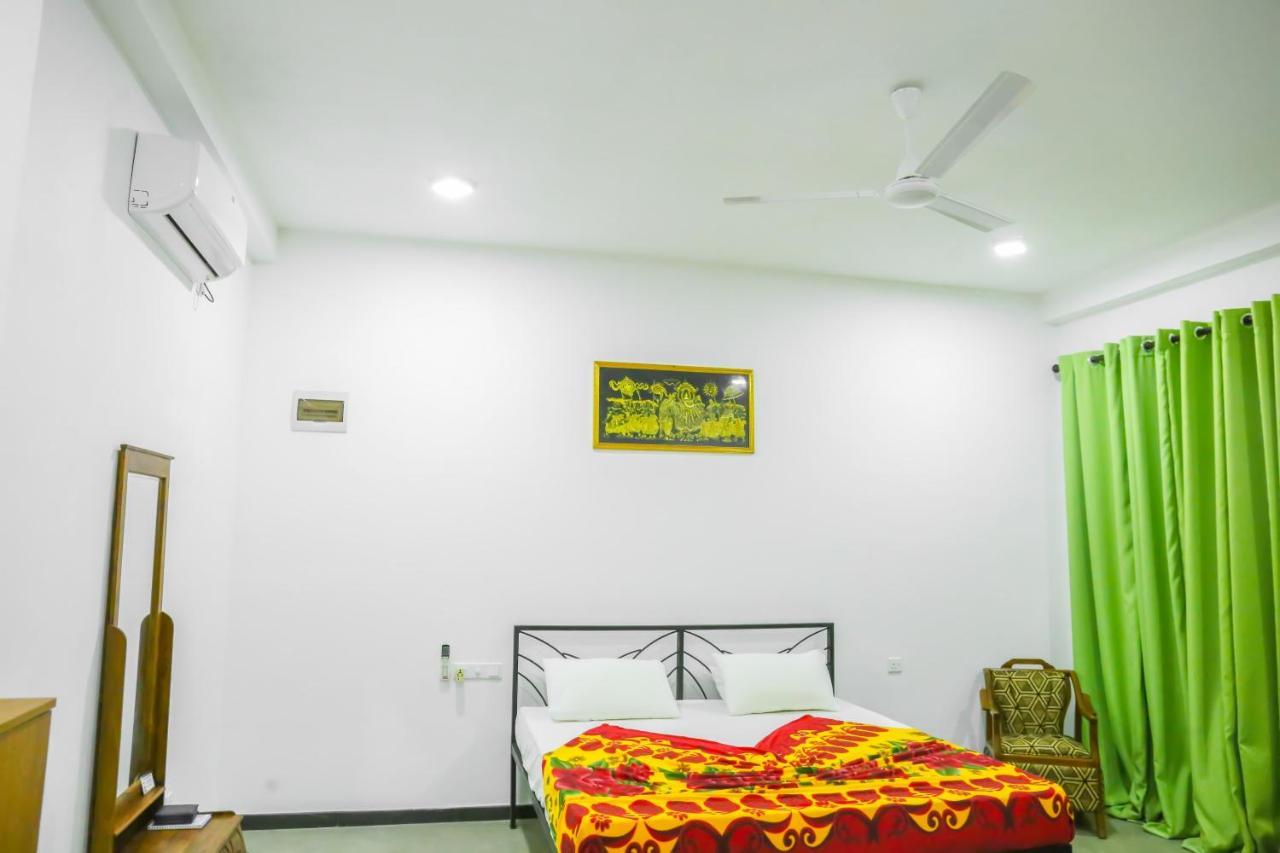 Sandy Palms Guesthouse Hikkaduwa Buitenkant foto