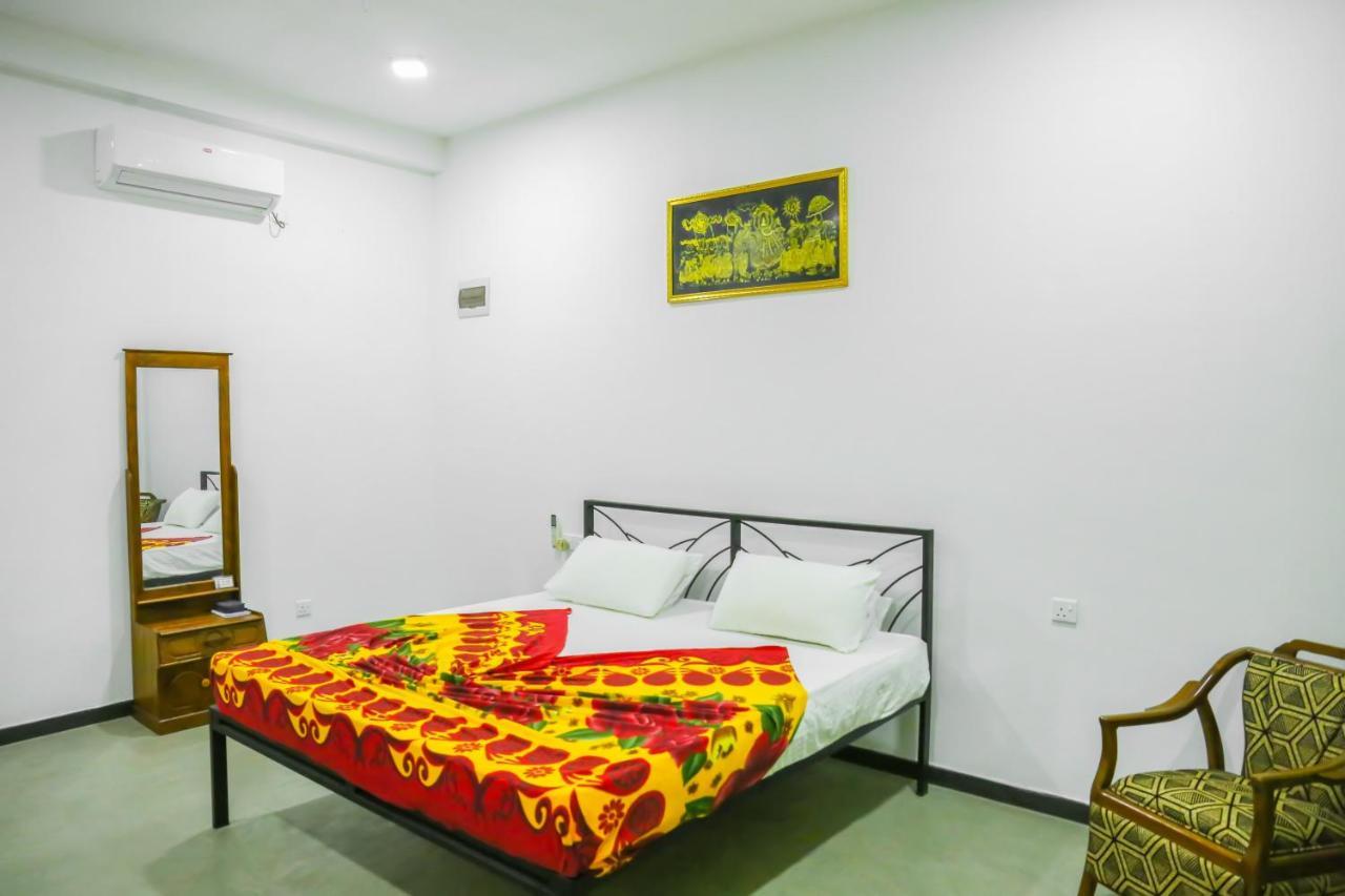Sandy Palms Guesthouse Hikkaduwa Buitenkant foto