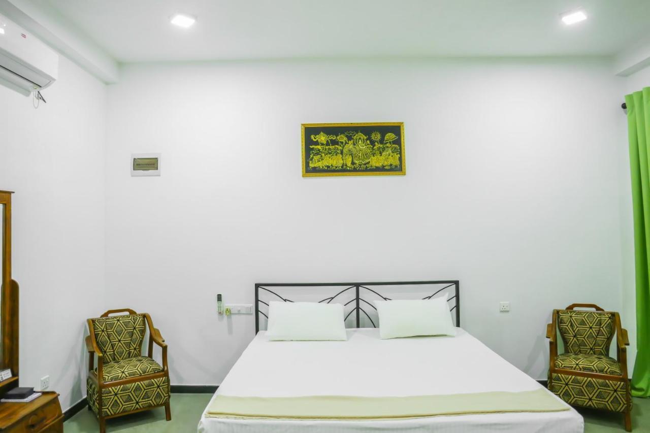 Sandy Palms Guesthouse Hikkaduwa Buitenkant foto