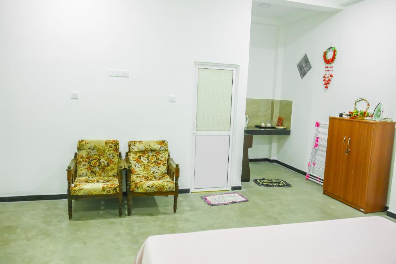 Sandy Palms Guesthouse Hikkaduwa Buitenkant foto