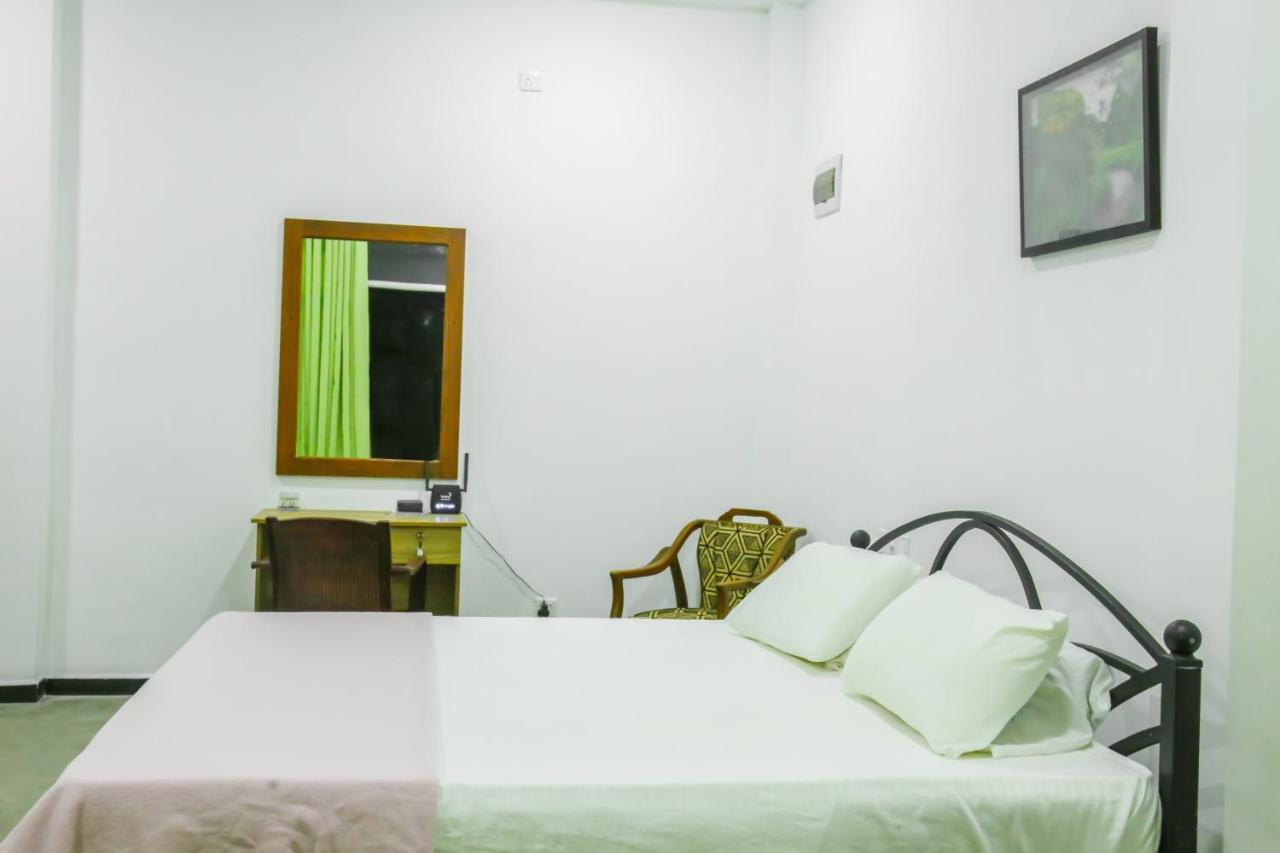 Sandy Palms Guesthouse Hikkaduwa Buitenkant foto