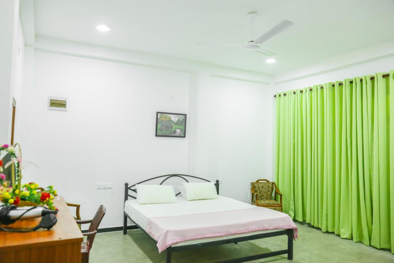 Sandy Palms Guesthouse Hikkaduwa Buitenkant foto