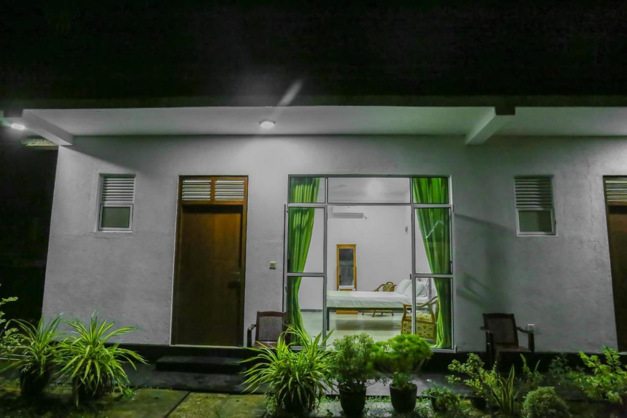 Sandy Palms Guesthouse Hikkaduwa Buitenkant foto