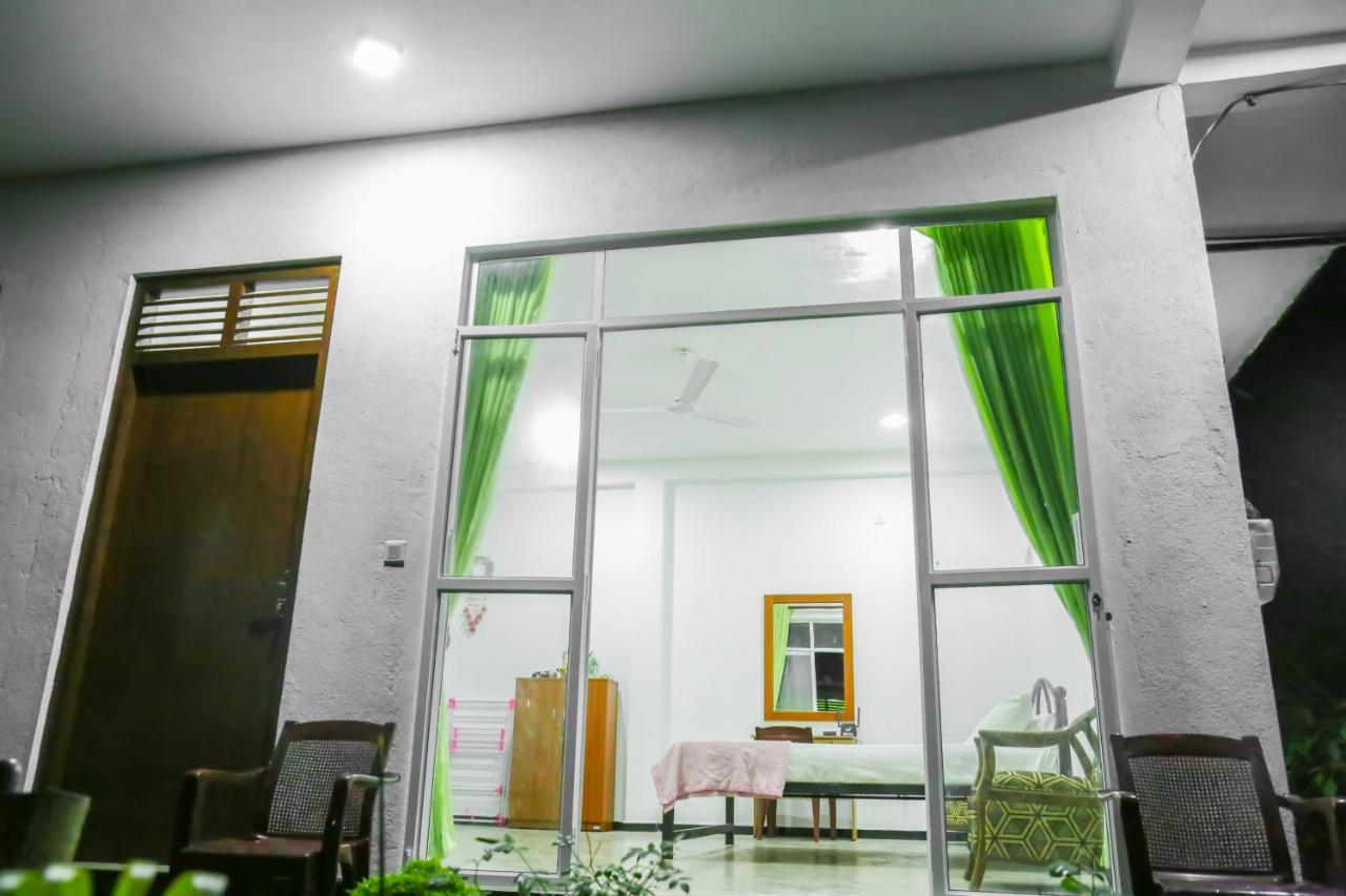 Sandy Palms Guesthouse Hikkaduwa Buitenkant foto