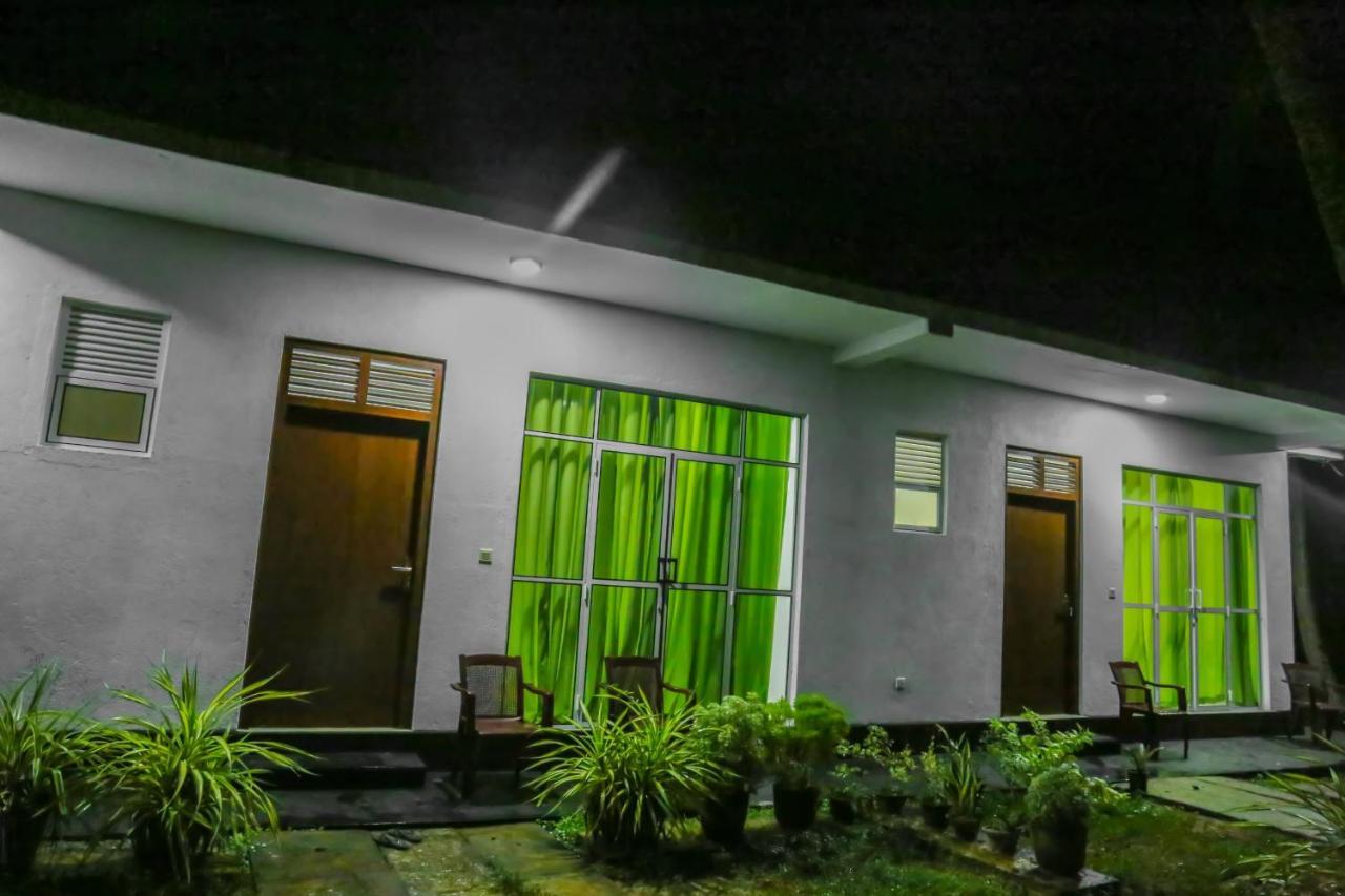 Sandy Palms Guesthouse Hikkaduwa Buitenkant foto