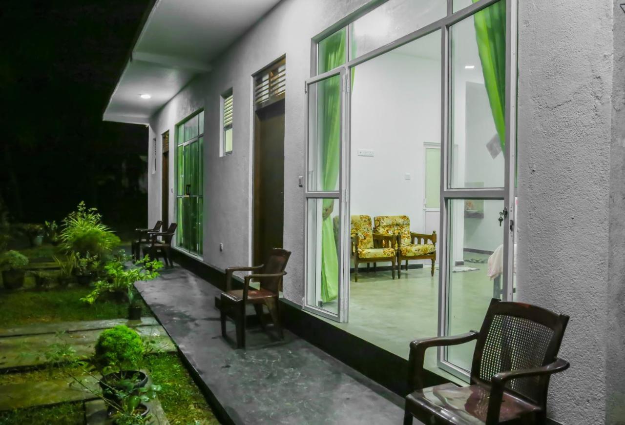 Sandy Palms Guesthouse Hikkaduwa Buitenkant foto