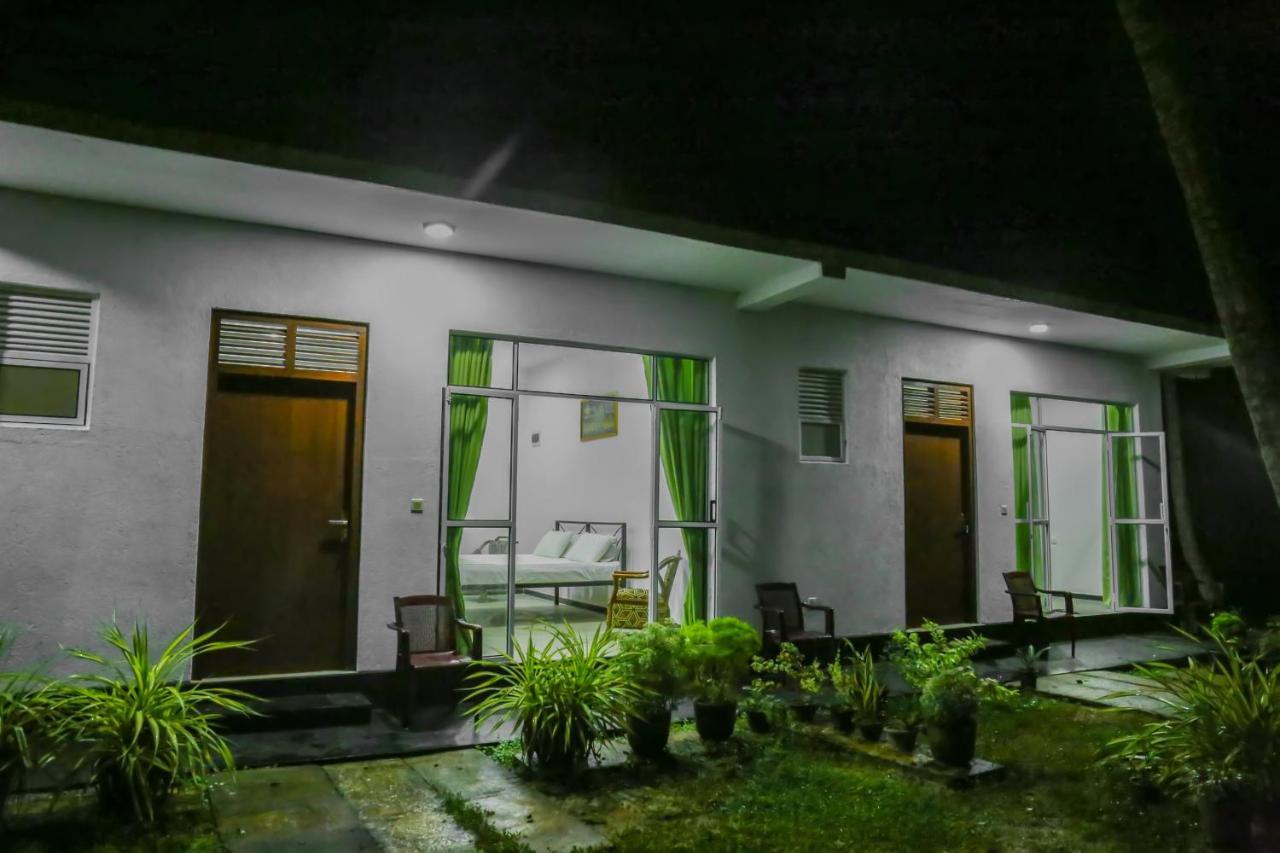 Sandy Palms Guesthouse Hikkaduwa Buitenkant foto