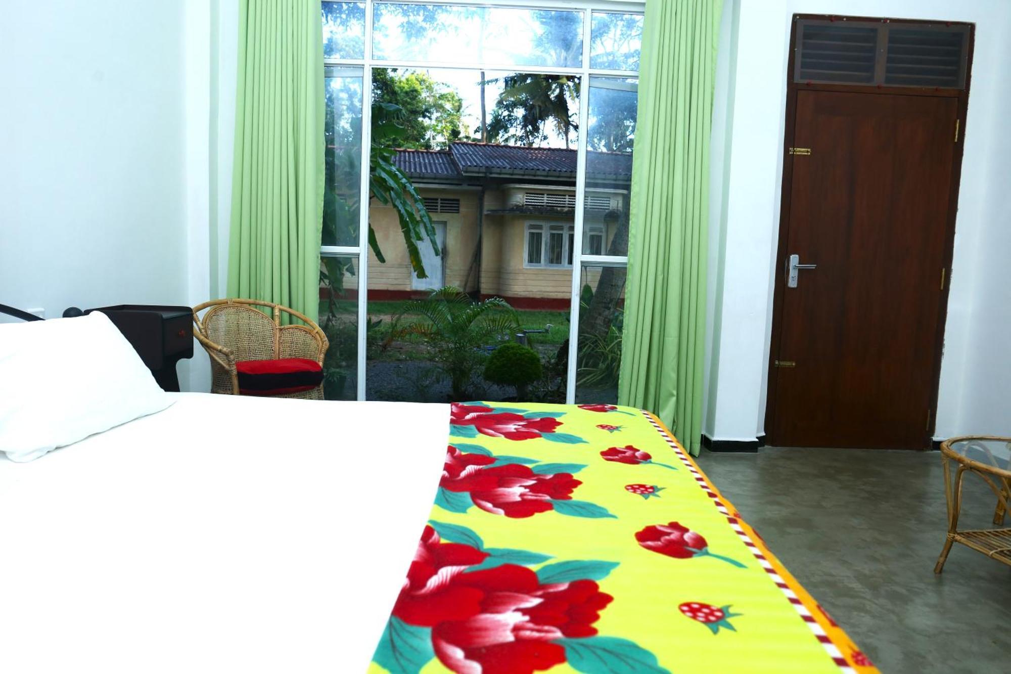 Sandy Palms Guesthouse Hikkaduwa Buitenkant foto