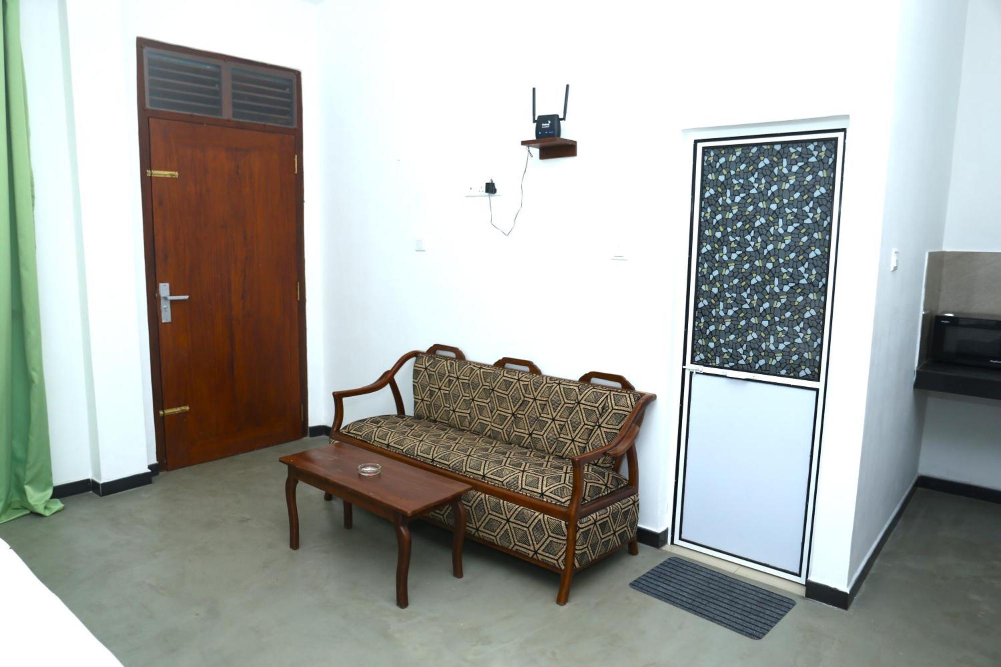 Sandy Palms Guesthouse Hikkaduwa Buitenkant foto