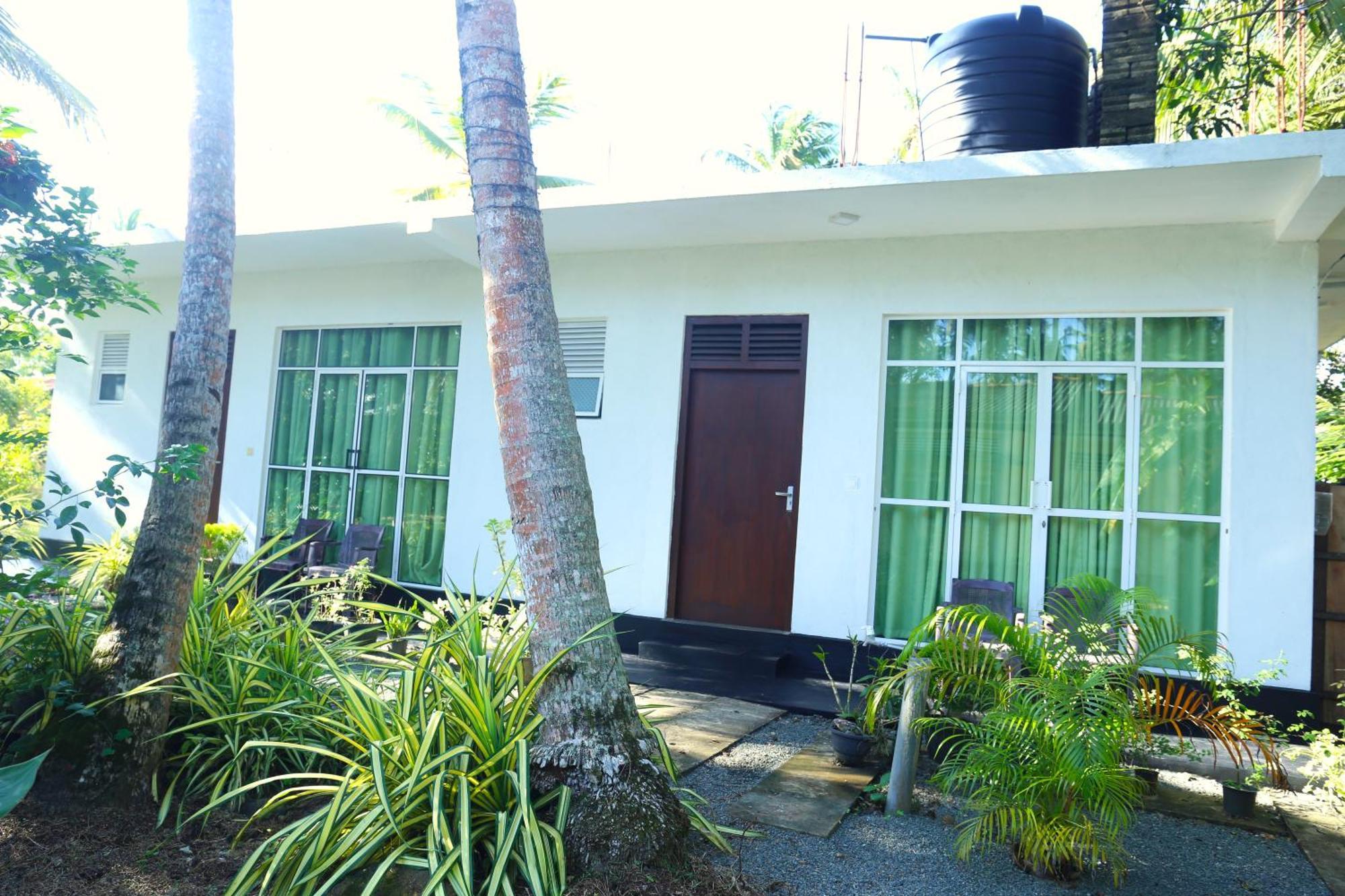 Sandy Palms Guesthouse Hikkaduwa Buitenkant foto