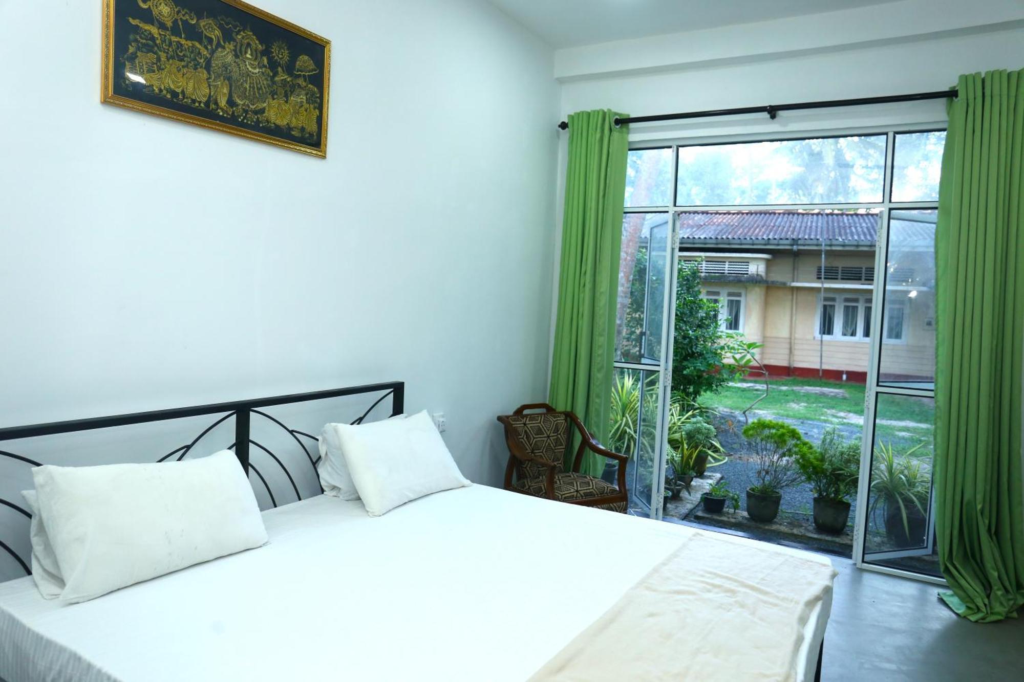 Sandy Palms Guesthouse Hikkaduwa Buitenkant foto