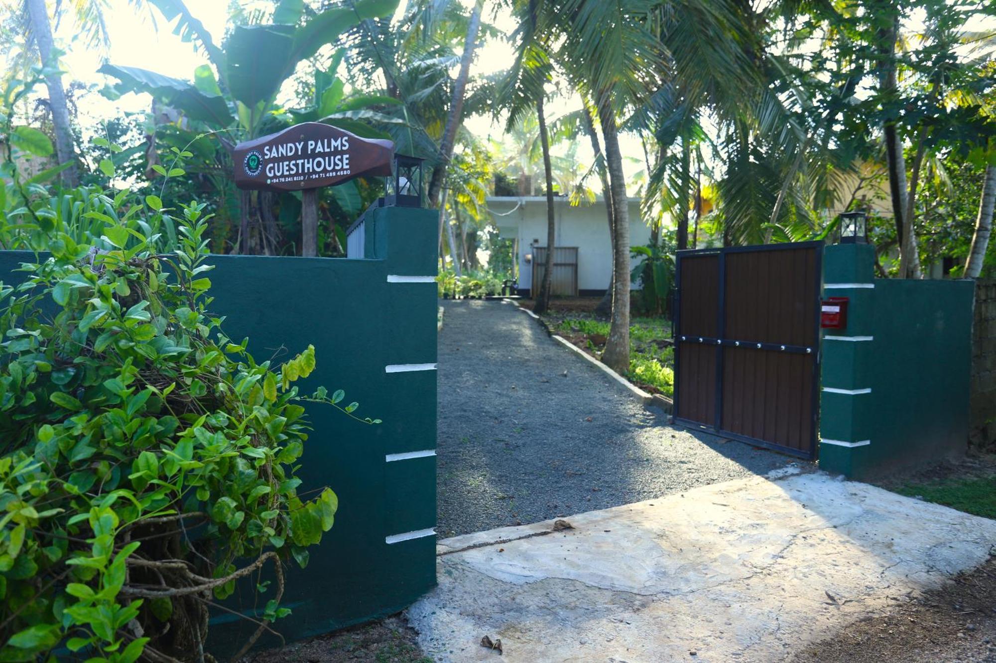 Sandy Palms Guesthouse Hikkaduwa Buitenkant foto