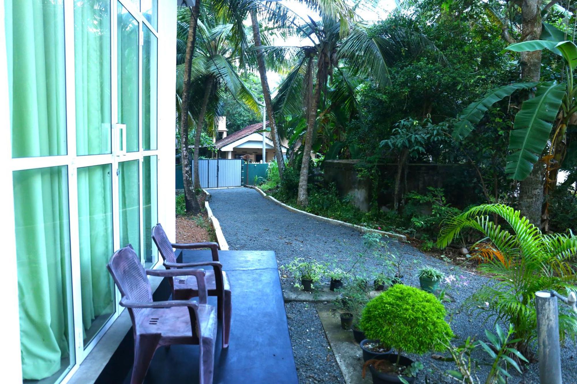 Sandy Palms Guesthouse Hikkaduwa Buitenkant foto