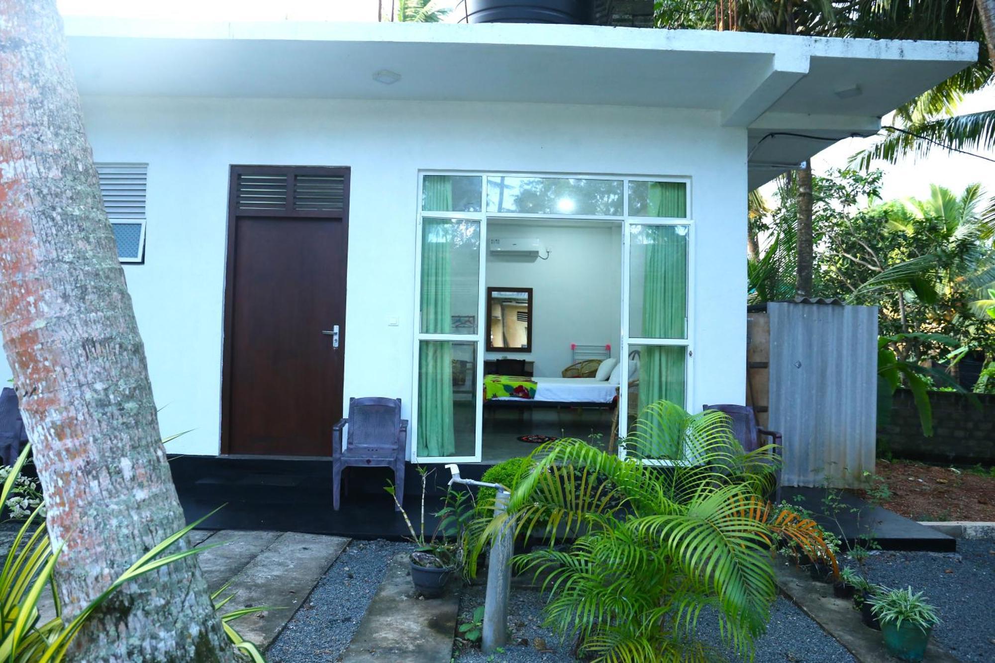 Sandy Palms Guesthouse Hikkaduwa Buitenkant foto