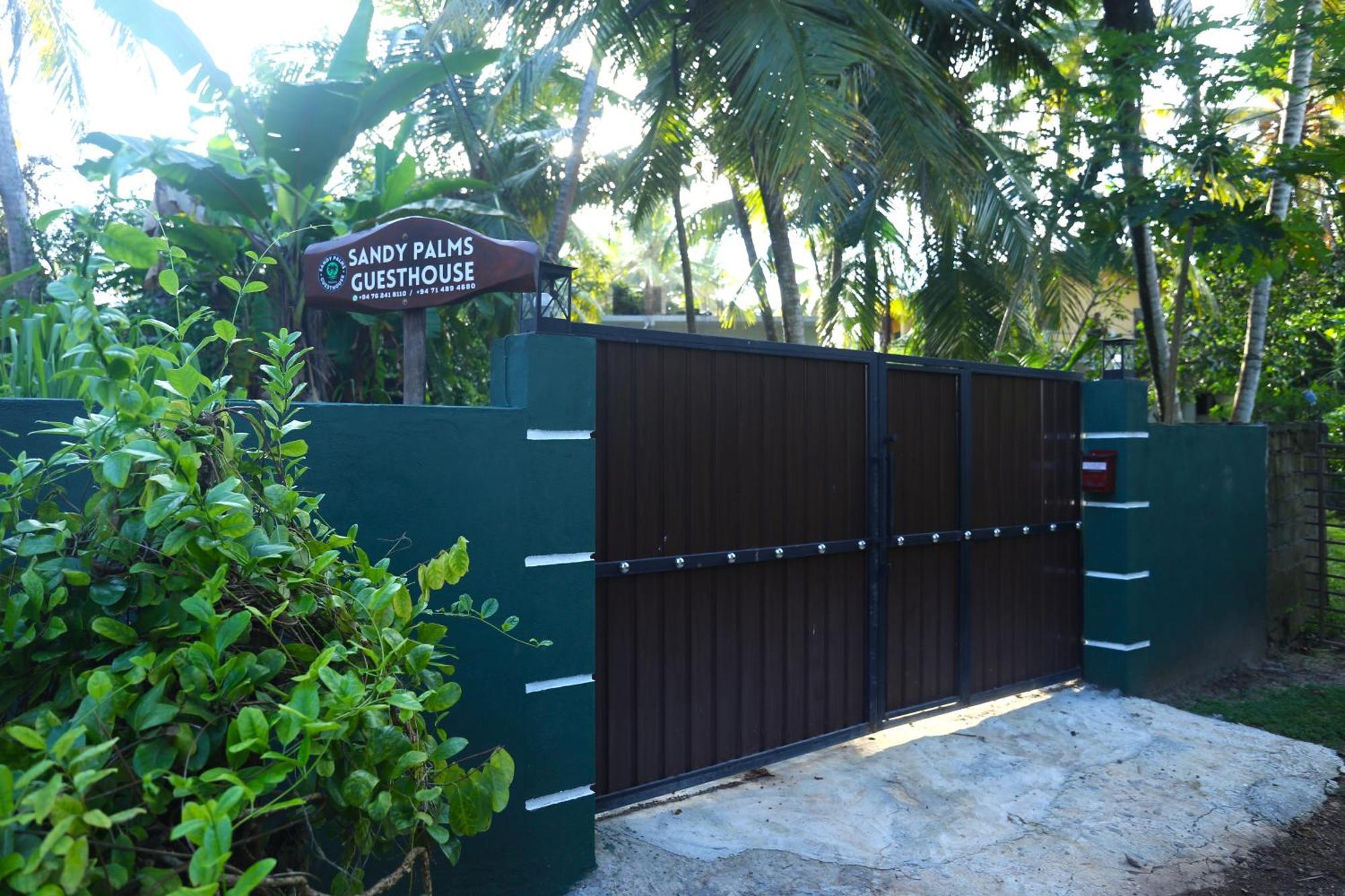 Sandy Palms Guesthouse Hikkaduwa Buitenkant foto