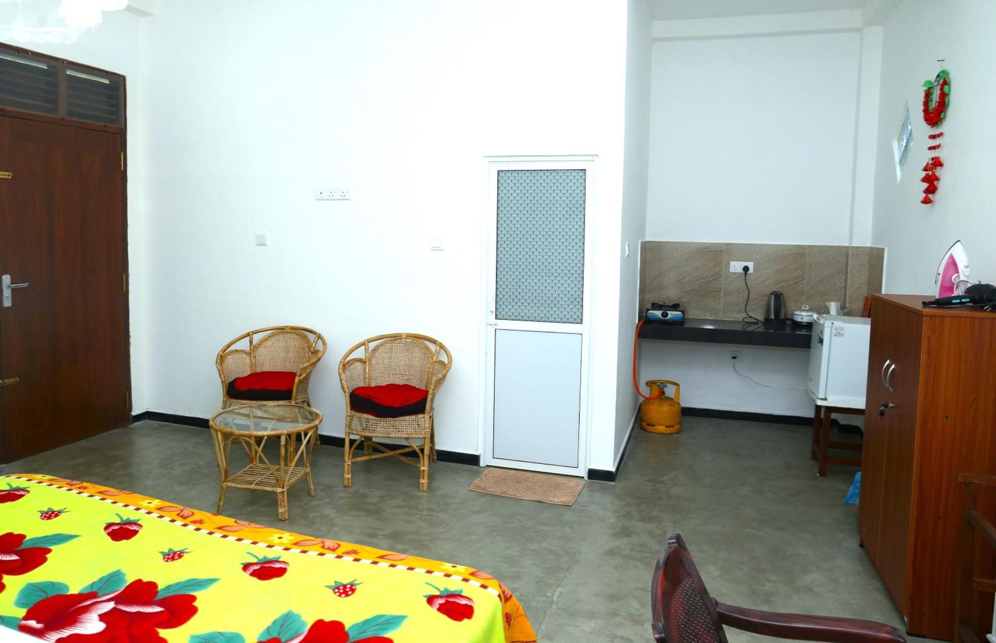 Sandy Palms Guesthouse Hikkaduwa Buitenkant foto