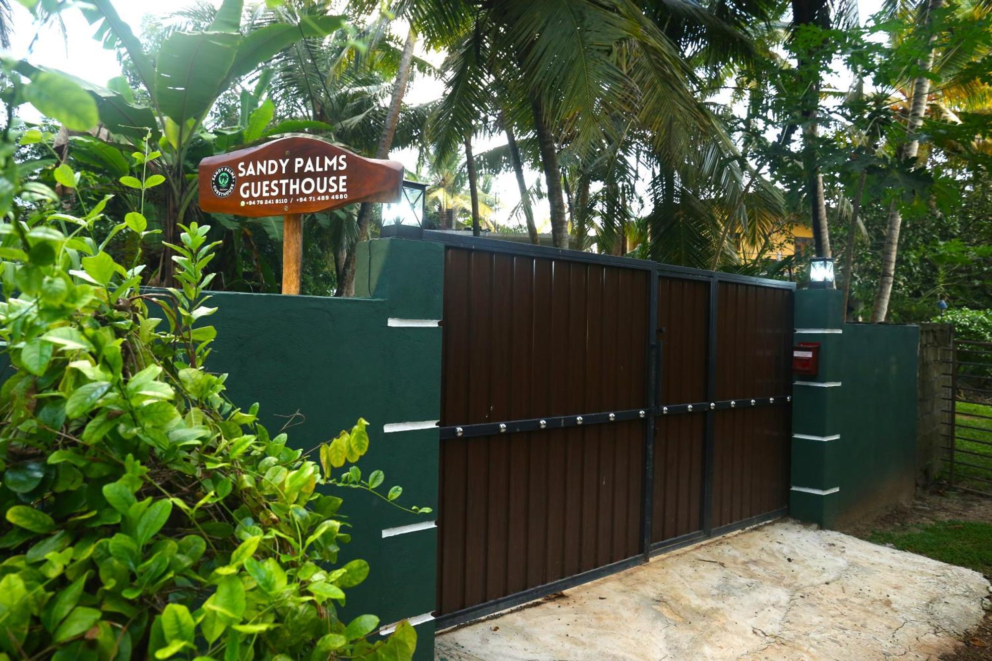 Sandy Palms Guesthouse Hikkaduwa Buitenkant foto