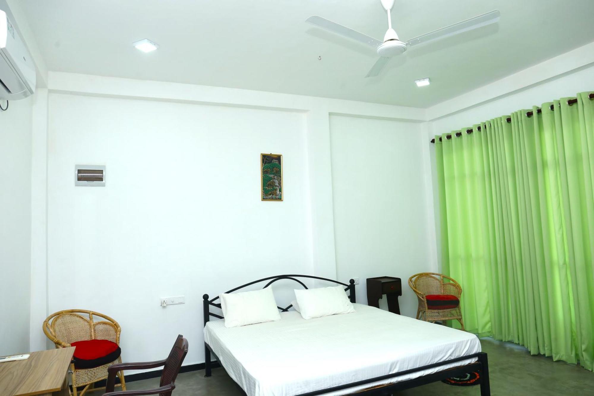 Sandy Palms Guesthouse Hikkaduwa Buitenkant foto