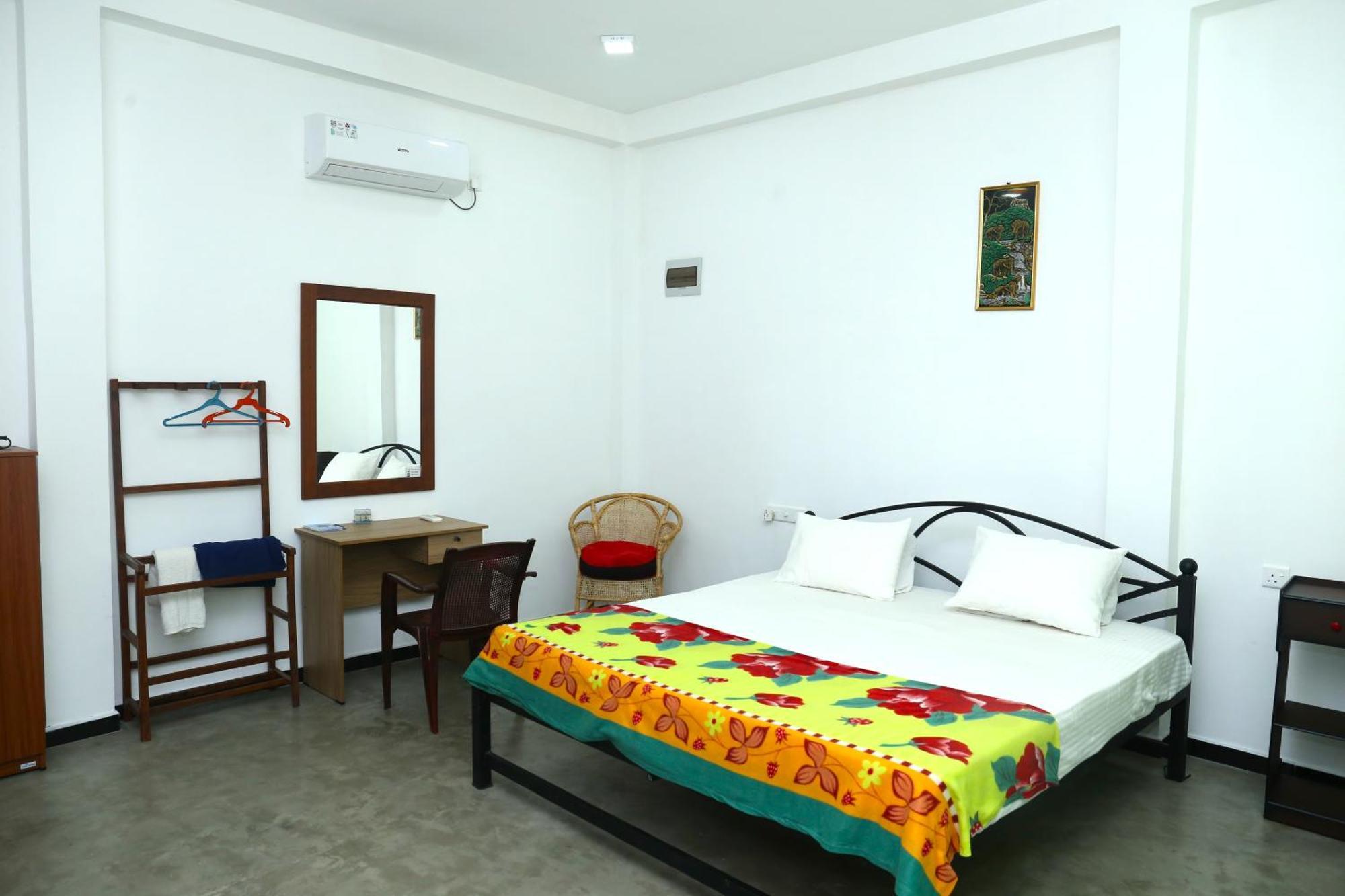 Sandy Palms Guesthouse Hikkaduwa Buitenkant foto