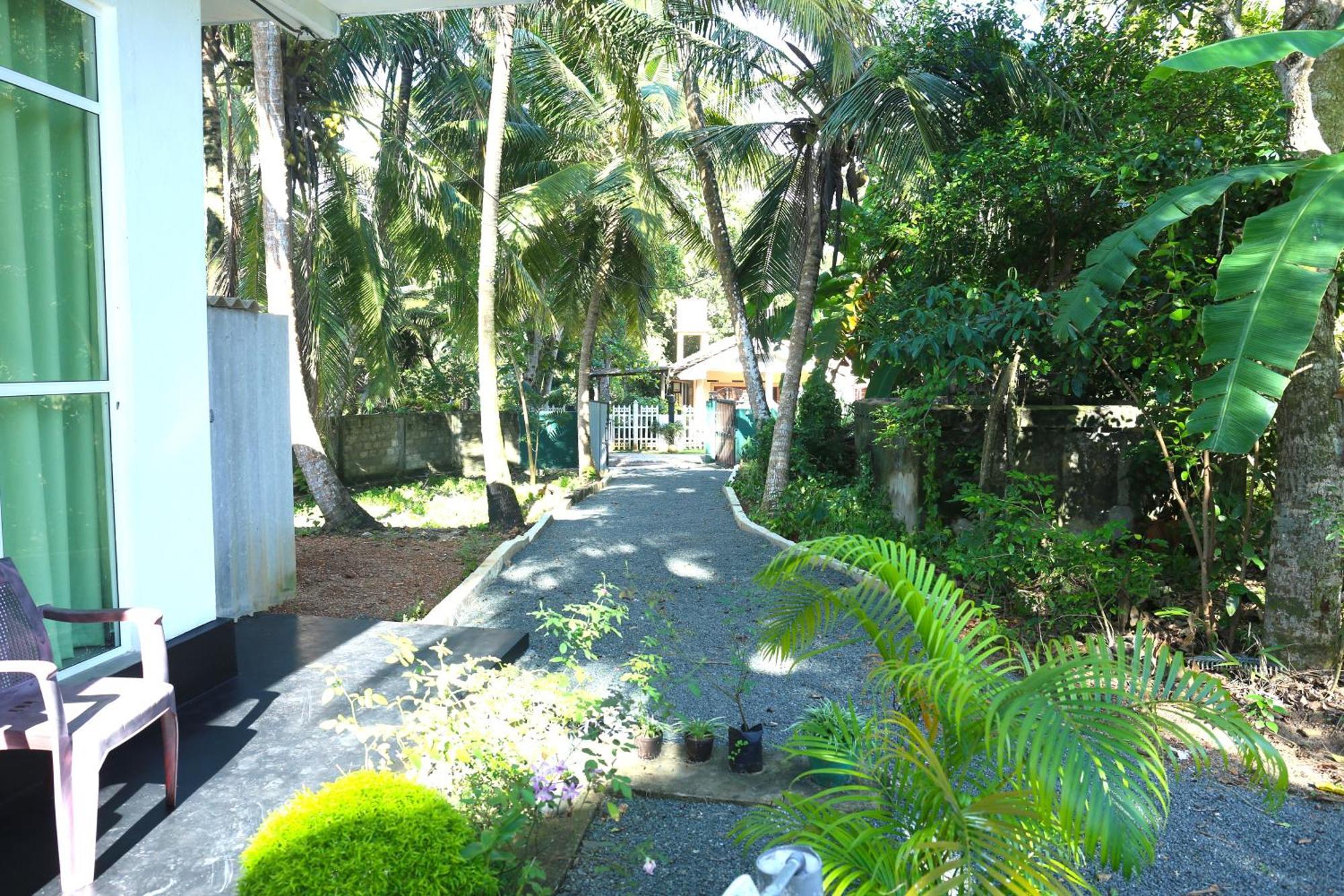 Sandy Palms Guesthouse Hikkaduwa Buitenkant foto
