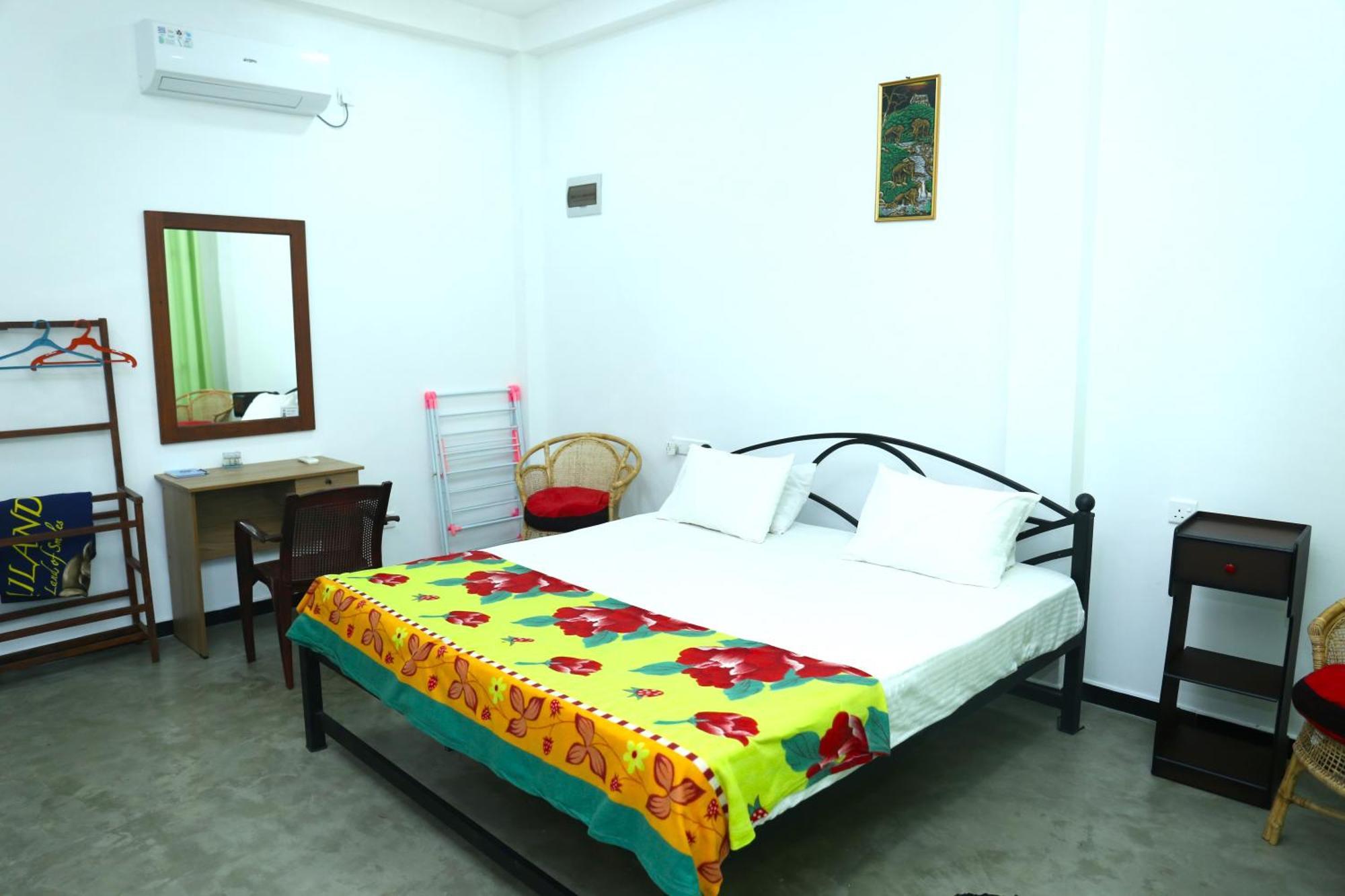 Sandy Palms Guesthouse Hikkaduwa Buitenkant foto