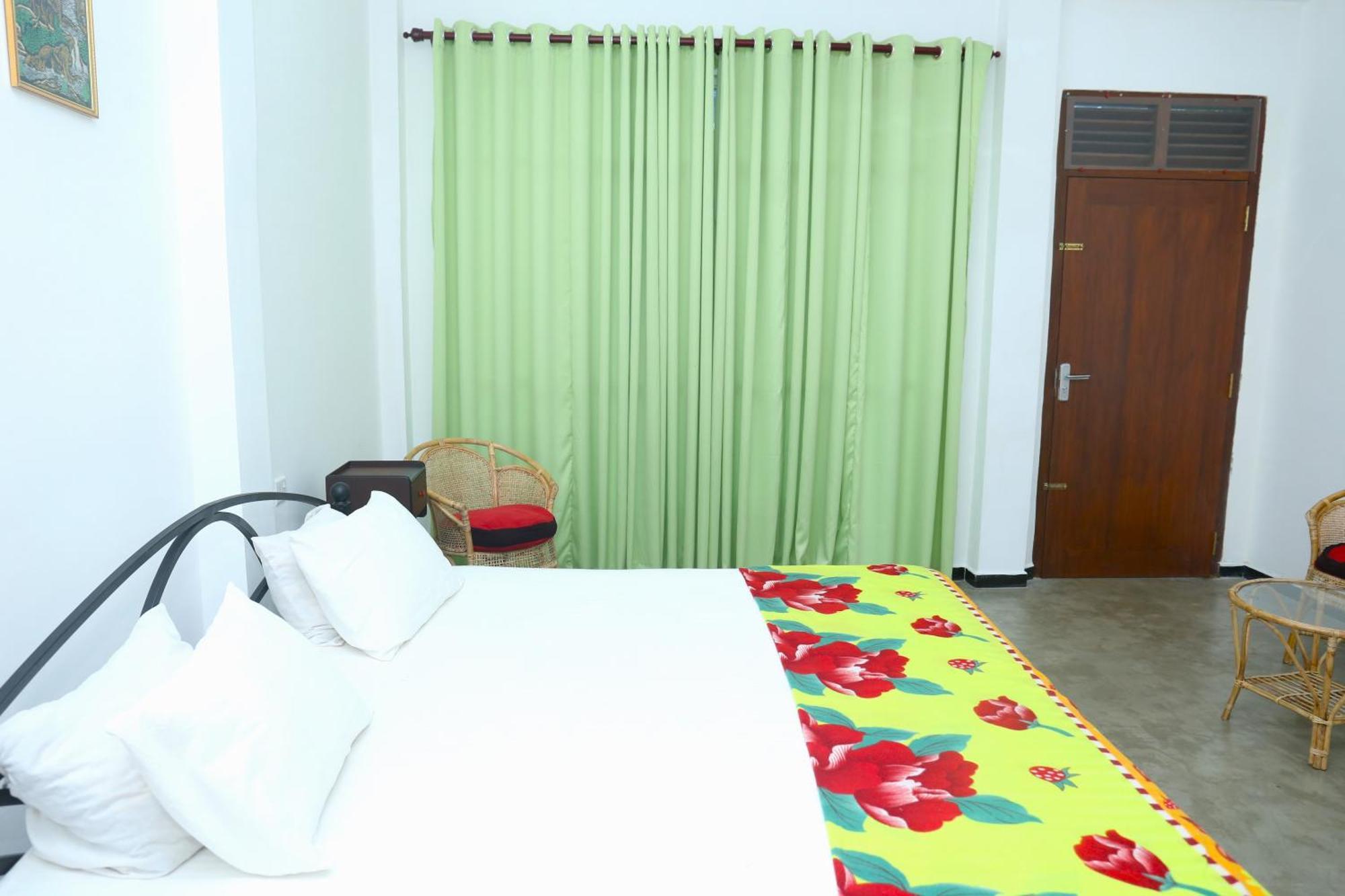 Sandy Palms Guesthouse Hikkaduwa Buitenkant foto