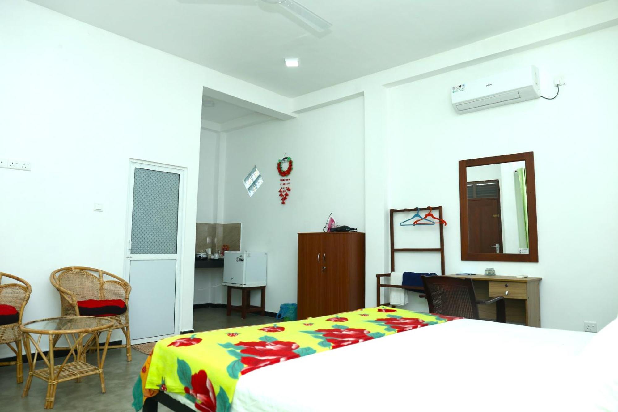 Sandy Palms Guesthouse Hikkaduwa Buitenkant foto