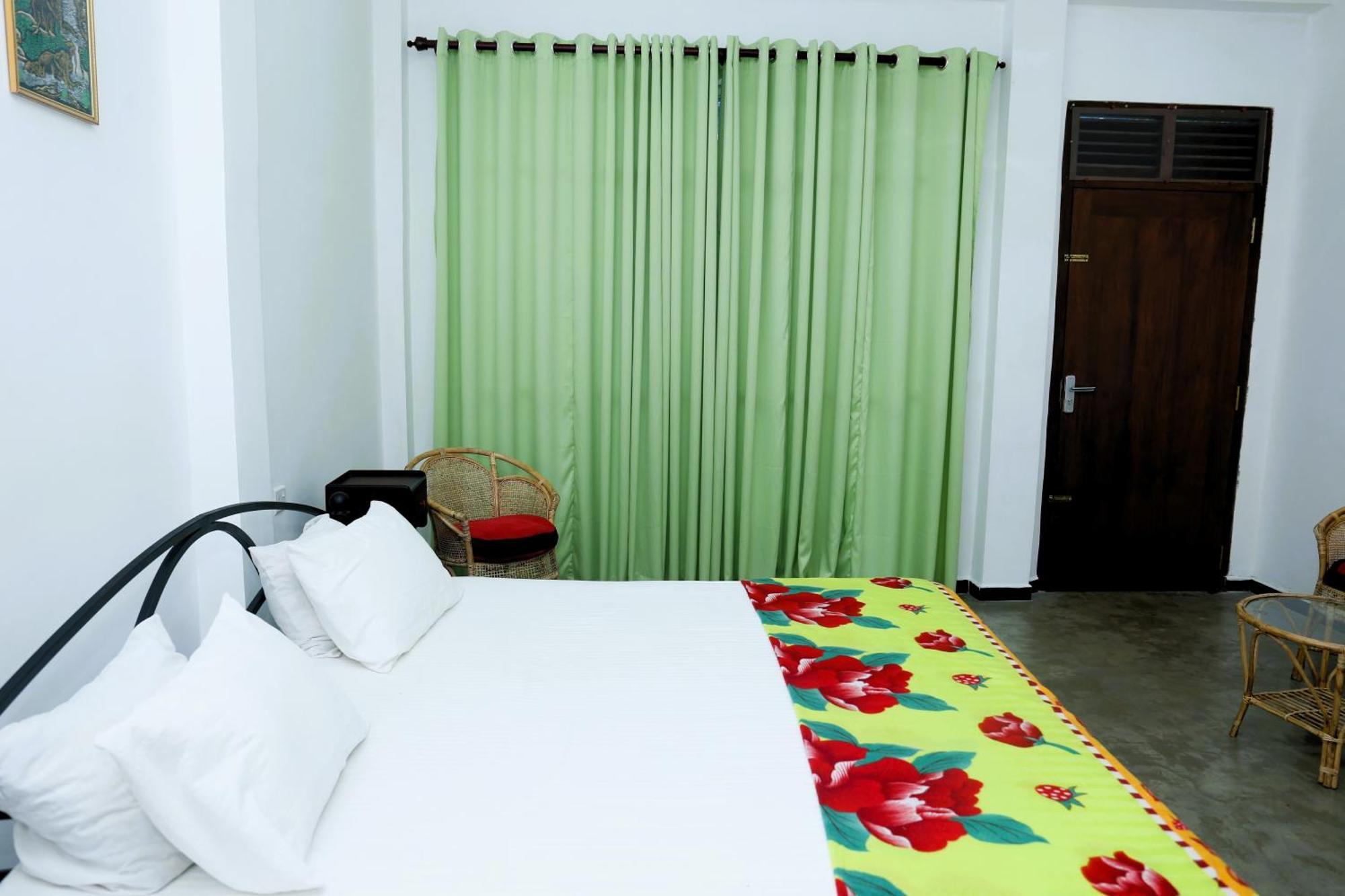 Sandy Palms Guesthouse Hikkaduwa Buitenkant foto
